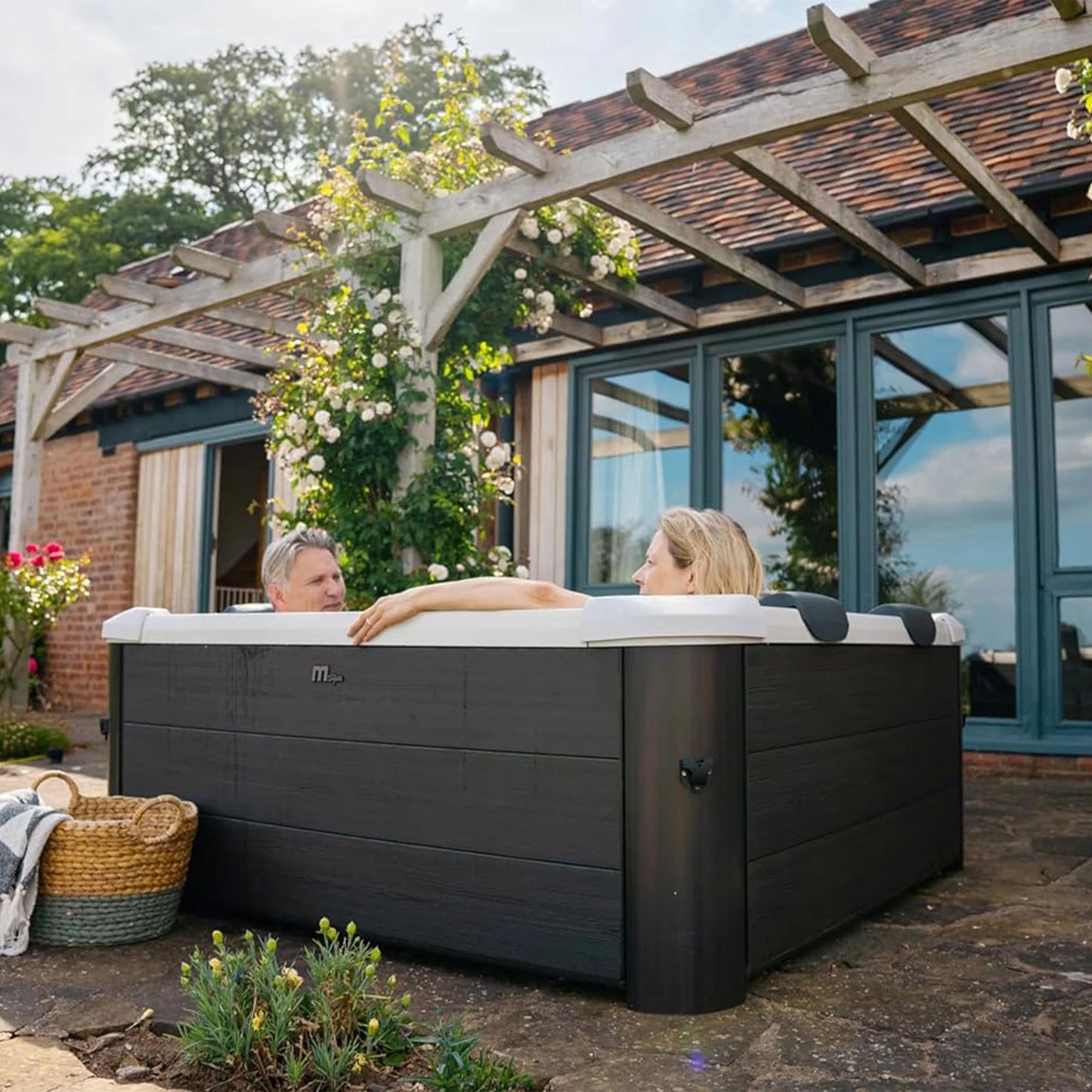 Mspa Oslo Spa 6 - Person Square Bubble Spa - Premium Spa & Sauna from Luxurysaunasnspas.store