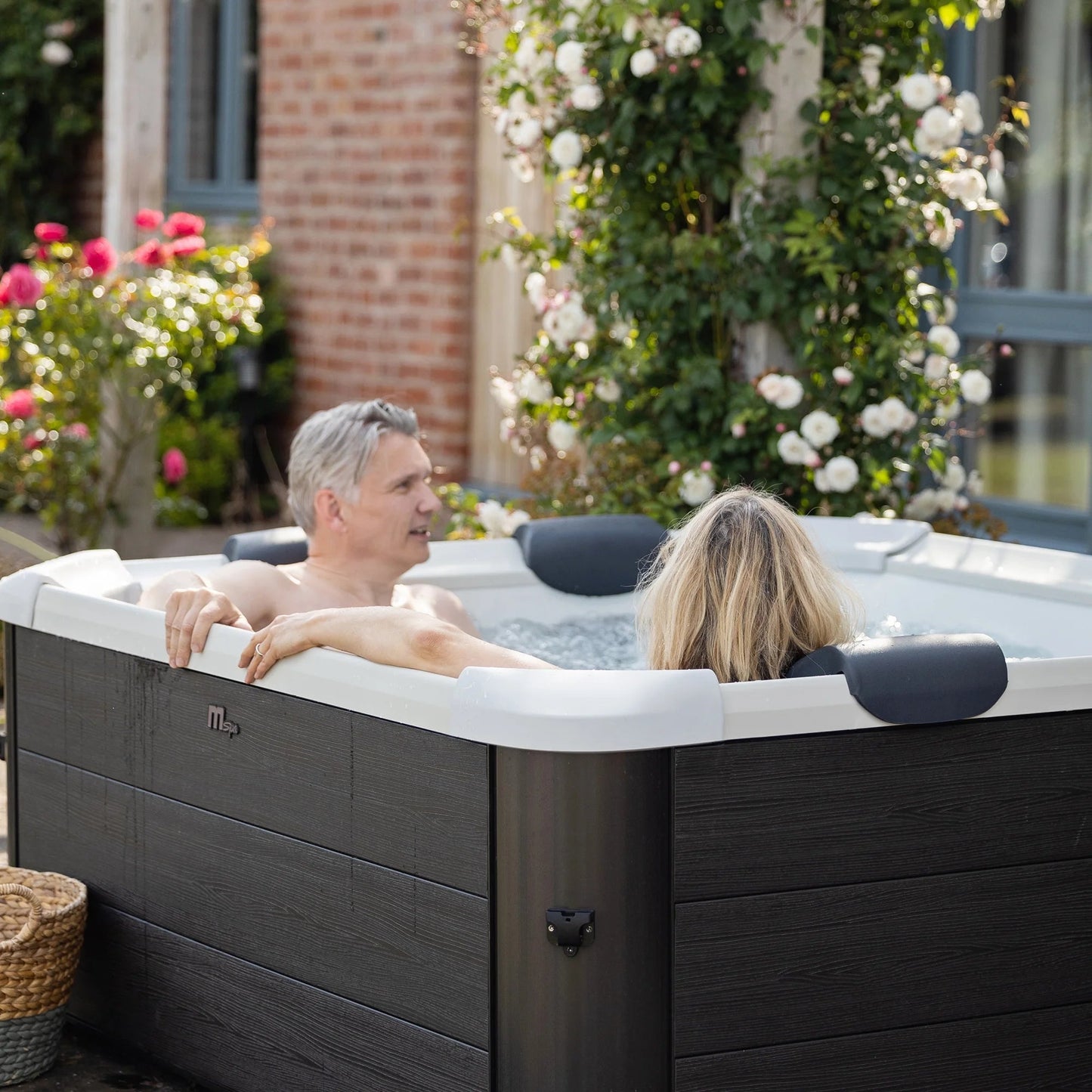 Mspa Oslo Spa 6 - Person Square Bubble Spa - Premium Spa & Sauna from Luxurysaunasnspas.store
