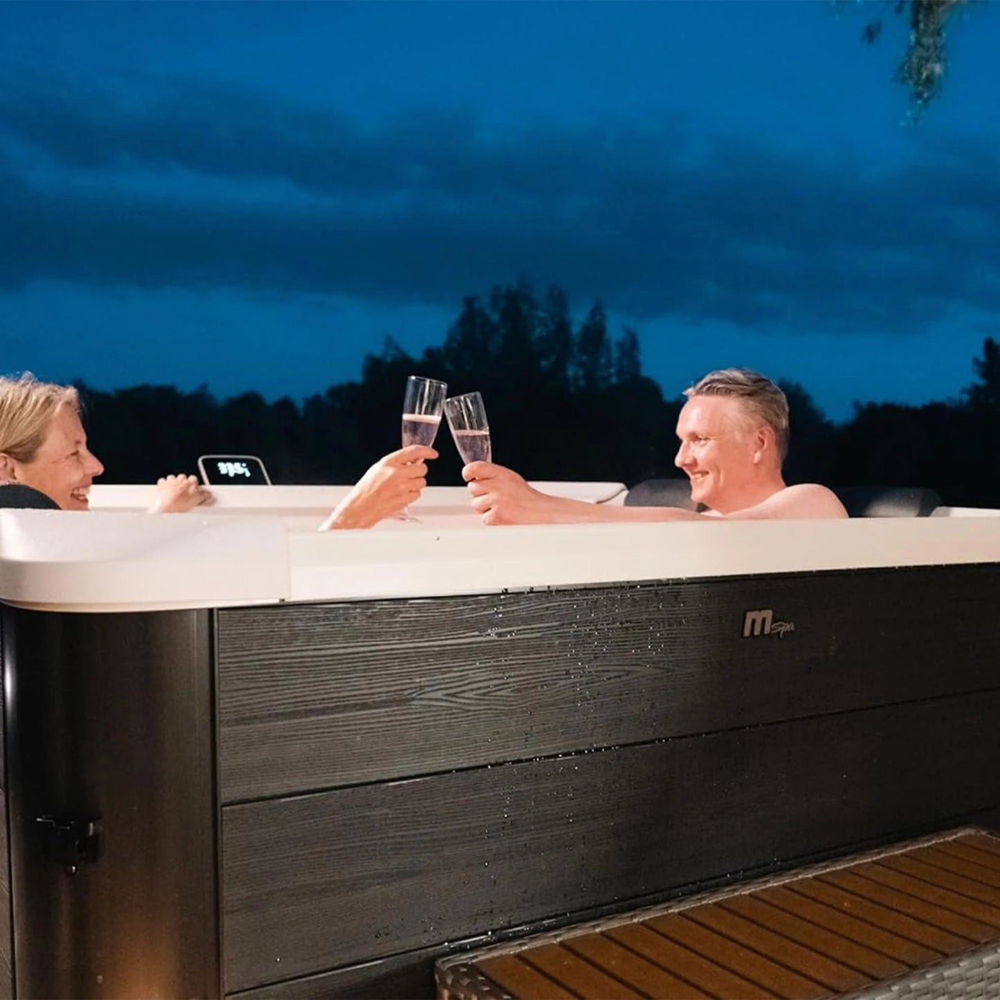 Mspa Oslo Spa 6 - Person Square Bubble Spa - Premium Spa & Sauna from Luxurysaunasnspas.store