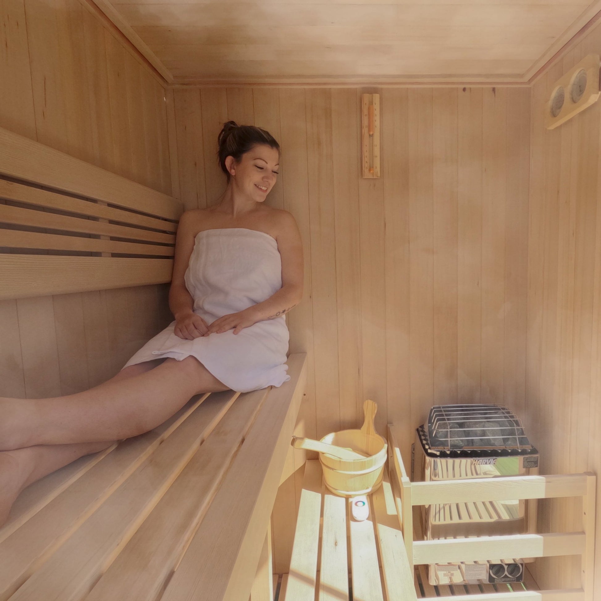 Experience Ultimate Relaxation with the STHE4INNY Canadian Hemlock Indoor Wet Dry Sauna for 4 - 6 People, Featuring a Premium 4.5 Kw UL Heater - Premium Spa & Sauna from Luxurysaunas&spas.store